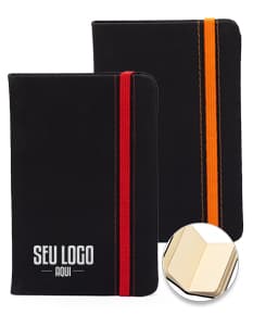 Notebook preto em branco, com design moderno e tecnológico. Caderneta emborrachada sem pauta, perfeita para uso em escritórios e negócios. Equipamento vazio para escrita digital, com espaço para mensagens e comunicação. Estilo vintage e educacional, com botões e teclado para facilitar a utilização.