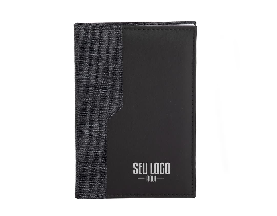 Agenda diária 2025 em formato de notebook preto vazio, com papel em branco, equipamento de tecnologia com mensagem de lembrete de escritório. Objeto de negócios moderno para armazenar informações e listas, com espaço para escrever e educar. Estilo vintage e retro, com design digital e textura de madeira, ideal para organizar e manter registros pessoais.