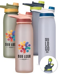 Squeeze Plástico 900ml transparente com tampa de rosca, ideal para armazenar líquidos como água, sucos e outras bebidas.Feito de plástico resistente e de fácil limpeza, garante praticidade e saúde no dia a dia.