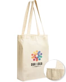 Sacola de Algodão marrom, elegante e moderna, feita de couro e papel. Possui alça com zíper, fechamento em fivela e vazio por dentro. Ícone de luxo e casual, sendo um acessório de moda imponente e prático para compras.