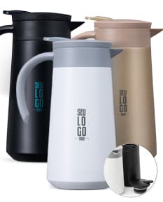 Garrafa térmica de 800ml em aço inoxidável com tampa e alça na cor prata.
