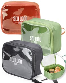 Nécessaire Nylon preta com zíper e logo da marca bordado em branco.