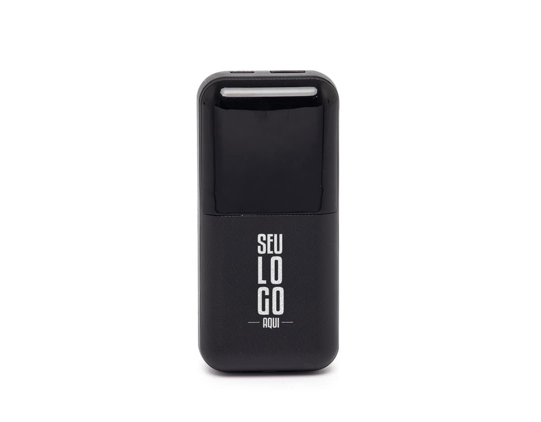 Power Bank 6.000 mAH com duas saídas, na cor preta, com indicador de bateria, cabo USB incluído e compatível com diversos dispositivos eletrônicos.