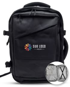 Mochila feminina na cor rosa com detalhes em dourado, feita de couro sintético, possui alças ajustáveis e bolso frontal com zíper.
