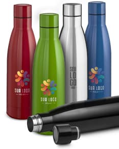 Garrafa térmica de 450ml na cor prata com tampa rosqueável e alça para transporte.