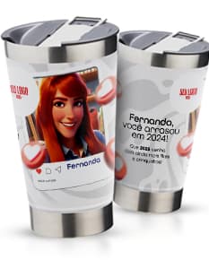 Copo térmico personalizado com estampa de flores coloridas.