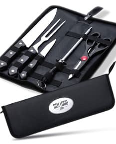 Kit Churrasco 5 Peças em aço inox contendo faca, garfo, espátula, pegador e escova para limpeza, ideal para churrascos.