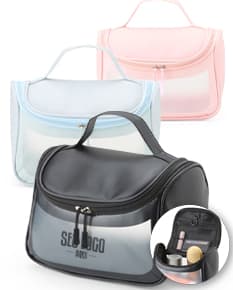 Nécessaire PU preto de luxo em estilo moderno. Feito de couro PU, possui zíper, alça e detalhes em metal. Perfeito para viagens, trabalho ou cuidados pessoais. Elegante e prático, ideal para profissionais de negócios ou para quem busca uma bolsa de mão sofisticada.