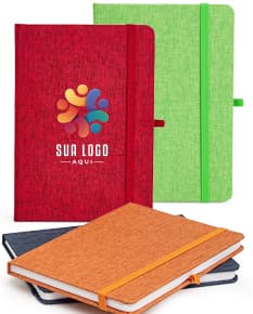Caderneta em linho com porta caneta, em cores neutras, com capa protetora, folhas em branco e fecho de elástico. Ideal para anotações no escritório, reuniões de negócios ou estudos. Design vintage e textura de linho, perfeito para decoração ou uso pessoal.