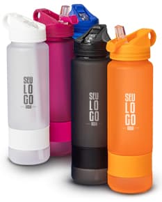 Desodorante em squeeze plástico de 900ml para cuidados de higiene, contendo loção, pó, líquido e cremes de beleza e saúde. Embalagem transparente, clean e com tampa na cor amarela. Ideal para banho, corpo, cabelo e cuidados diários, seja em casa, no spa ou na farmácia.