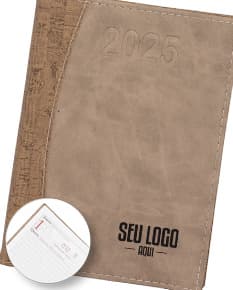 Agenda Diária 2025 com capa marrom antiga e envelhecida, textura áspera e padrão retro. Páginas em branco e desgastadas, com marcação de borda vintage. Perfeito para anotações e planejamentos no estilo vintage e vintage.