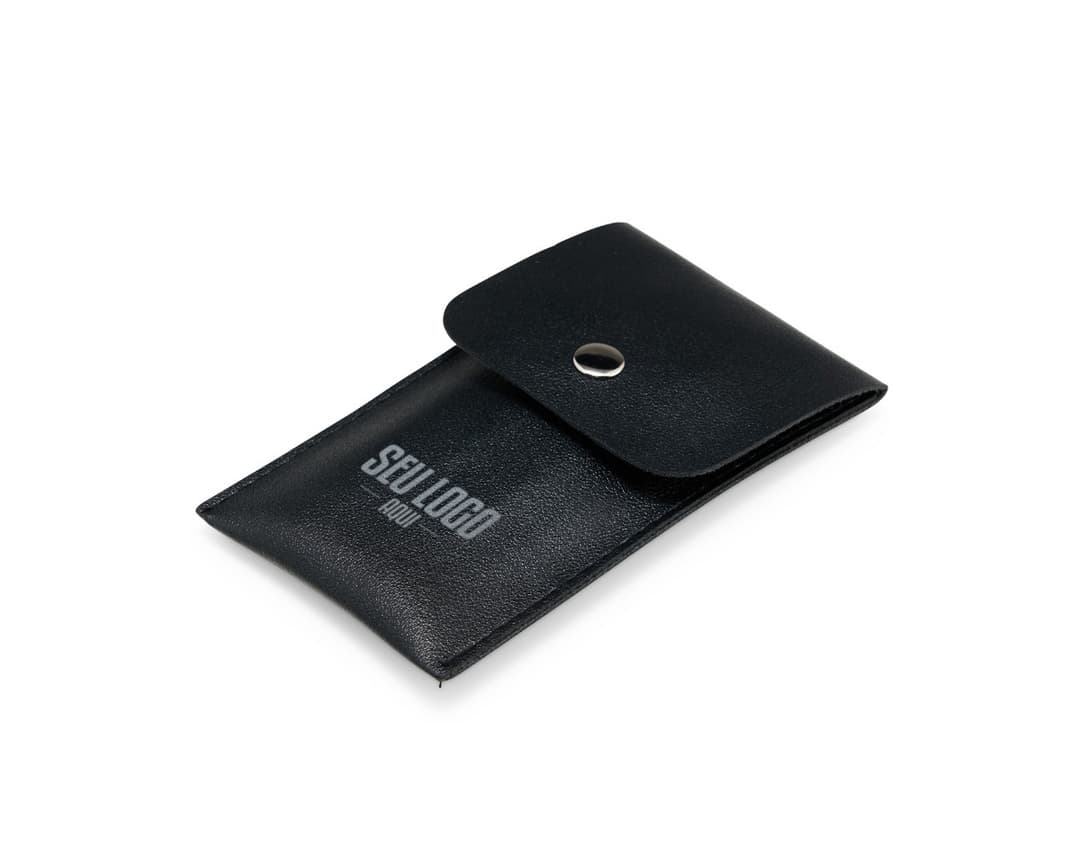 Kit Pincel 8 peças em diferentes tamanhos e formatos em um fundo branco.