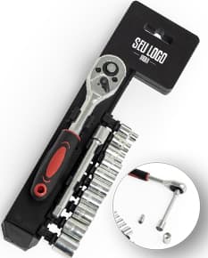 Kit ferramenta 12 peças em fundo branco, com chaves de fenda, alicates e outras ferramentas de diversos tamanhos e formatos.