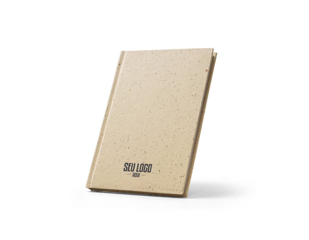 Produto: Caderno A5 com resíduos da cevada. Imagem do caderno de tamanho A5 com capa feita de resíduos da cevada.