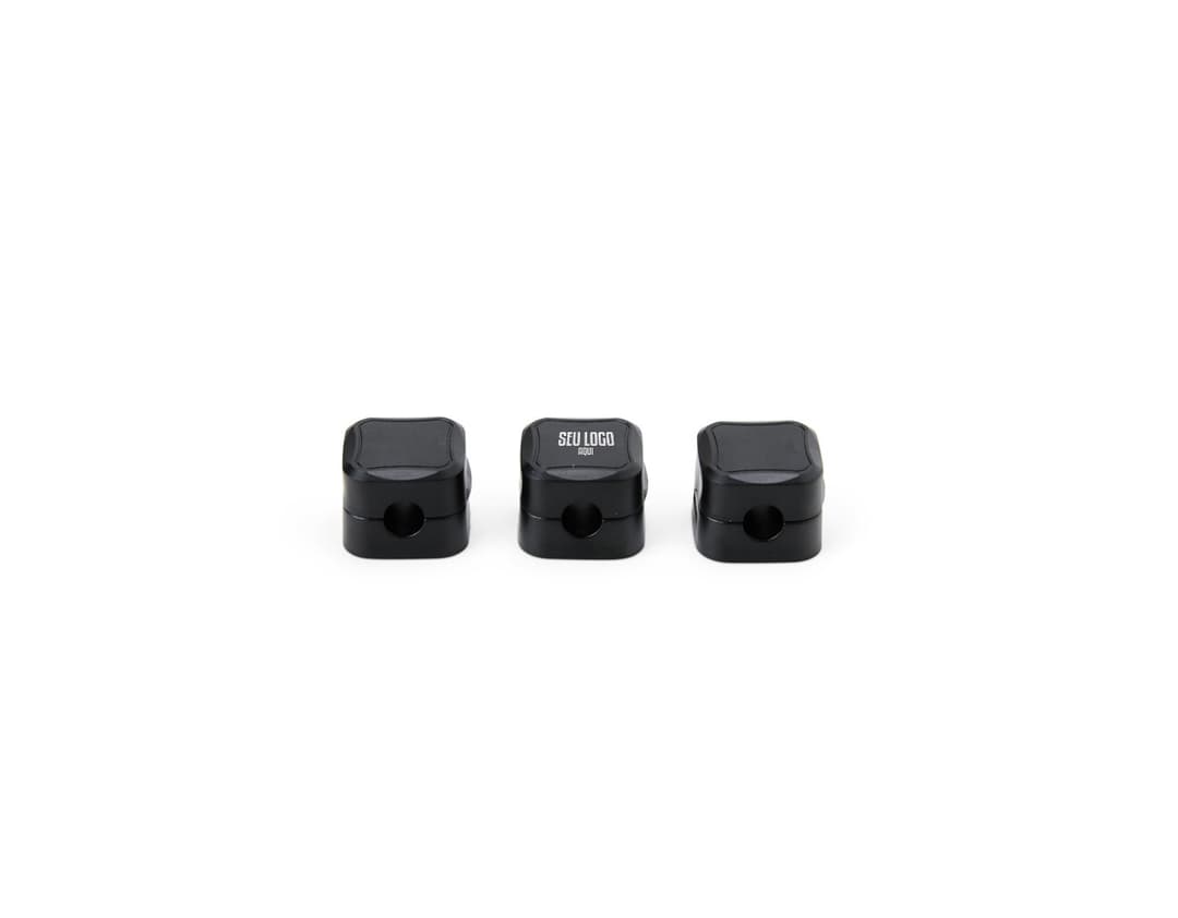 Kit organizador de cabos com várias cores e tamanhos diferentes.