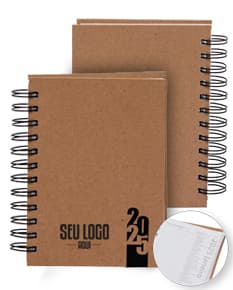Agenda Diária 2025 com capa dura de cor azul escuro e detalhes em dourado, folhas internas brancas com espaços para notas e planejamento diário.