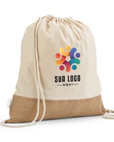 Sacola tipo mochila em tecido preto com alças ajustáveis e fecho de cordão.