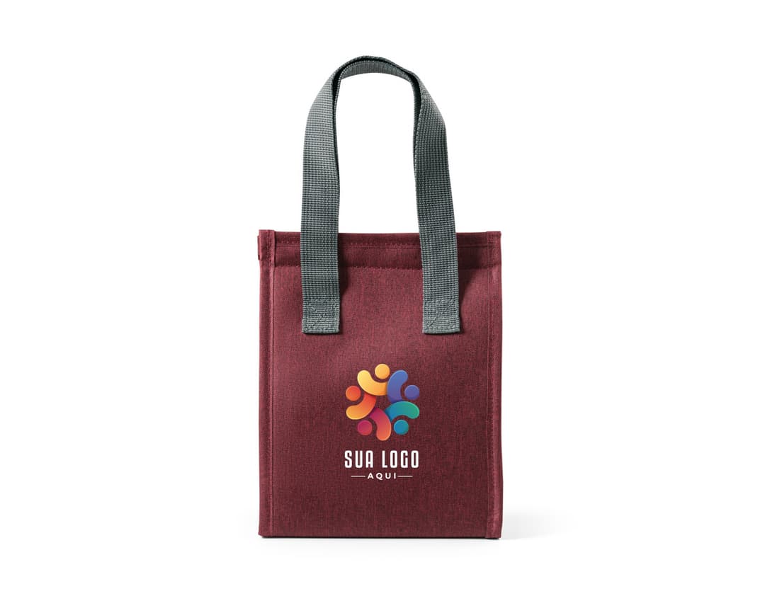 Bolsa térmica em poliéster preta e branca, com alça ajustável e fecho de zíper.