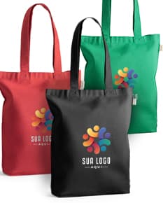Sacola em 70 por cento algodão com alças pretas em fundo branco.