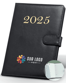 Agenda Semanal 2025 com capa de couro preto e páginas em branco para anotações diárias.