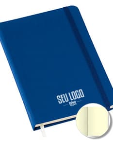 Caderneta sem pauta na cor azul, com capa dura e elástico para fechamento.