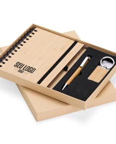 Kit Executivo Ecológico 3 Peças em tons de marrom e preto, composto por uma agenda, uma caneta e um porta-cartões.