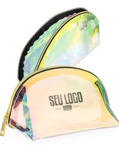 Necessaire de plástico holográfico em formato retangular, com zíper prateado e alça de mão.