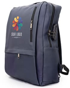 Mochila anti-furto em cor preta, com design elegante e diversos compartimentos.