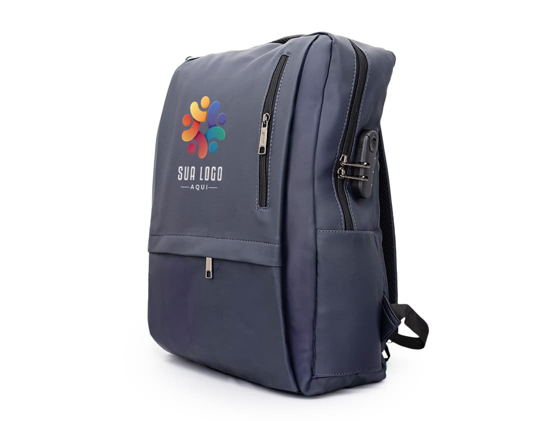 Mochila anti-furto em cor preta, com design elegante e diversos compartimentos.