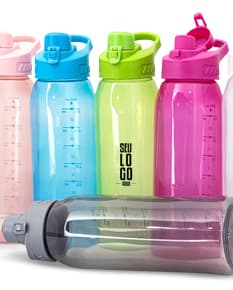 Squeeze plástico de 850ml, vazio, transparente e com tampa. Ideal para armazenar água, líquidos e bebidas, proporcionando praticidade e higiene.