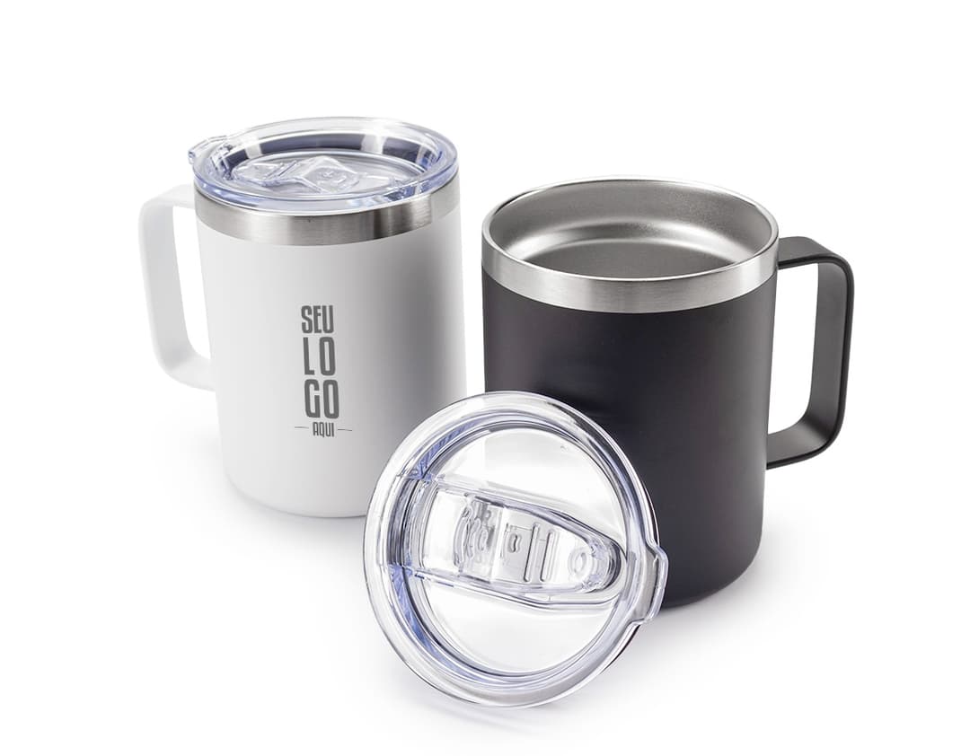 Caneca Térmica de 350ml, ideal para manter a temperatura da bebida por mais tempo. A caneca é de cor branca e possui tampa com abertura para beber.