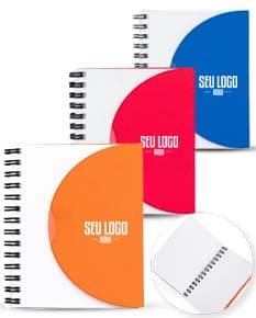 Caderno Plástico na cor azul com elástico e marcador de página integrados.
