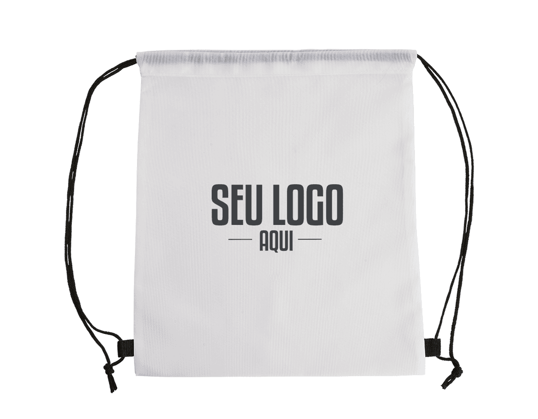 Foto de uma mochila saco em poliéster vazia, com espaço para escrever informações. A imagem mostra um objeto de negócios vintage, perfeito para guardar documentos e lembrar de compromissos. Ideal para uso no escritório ou para presentear alguém, a mochila possui um design comercial e pode ser usada para organizar informações e dados importantes. Perfeita para o dia a dia, a mochila saco em poliéster é uma opção prática e elegante para quem busca um acessório versátil e funcional.