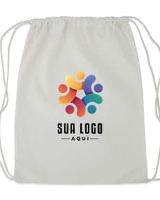 Mochila Saco em Algodão com design moderno e textura de tecido. Ideal para compras, presentes ou para transportar objetos. A cor branca simboliza a pureza e a paz, enquanto a bandeira estampada representa o patriotismo. Perfeito para quem busca um produto versátil e estiloso.