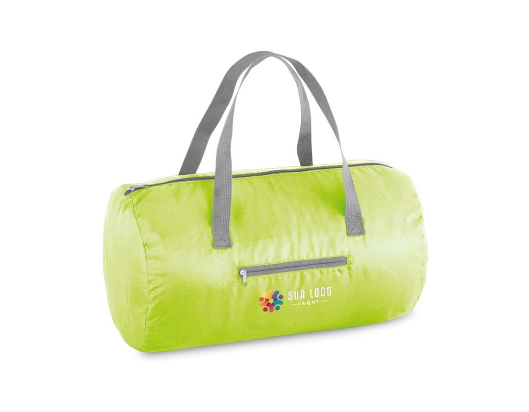 Sacola esportiva dobrável de cor preta, confeccionada em tecido resistente e com alças para facilitar o transporte. Ideal para atividades esportivas e práticas do dia a dia.