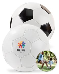Bola de futebol em PVC branca e preta.