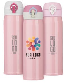Garrafa térmica de 400ml em inox, com design moderno e colorido. A garrafa é feita de metal, possui superfície brilhante e é de cor roxa e rosa. O objeto é ideal para manter a temperatura de bebidas, sendo um item de higiene e cuidado com a saúde. A embalagem é metálica e tem formato de curva, com um adesivo colorido e textura de ondas. Ideal para presentes e decoração de festas e comemorações.