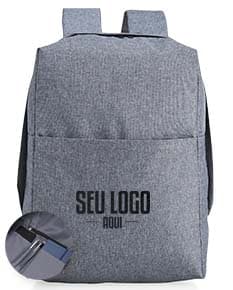 Mochila de poliéster preta com design vintage, possui bloqueador RFID para proteção de seus pertences pessoais. Ideal para viagens de negócios ou compras, seu estilo elegante e moderno combina com qualquer roupa casual ou de escritório. Feita de couro e tecido de alta qualidade, essa mochila possui diversos compartimentos e bolsos para armazenamento de objetos pessoais e acessórios. Alça resistente e fecho com zíper para maior segurança. Perfeita para quem busca praticidade, estilo e segurança em um único produto.