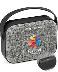 Caixa de som portátil TED em couro marrom e metal preto, elegante e moderna, com alça e zíper. Ideal para viagens e armazenamento de acessórios.