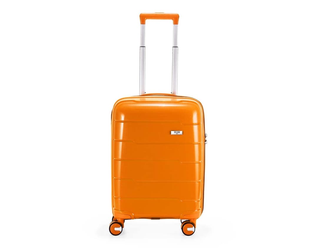 Mala de bordo de 40 litros em design moderno e vibrante, na cor violeta e detalhes em laranja. Feita de metal cromado, possui alça, botões e fechos metálicos. Ícone de indústria e negócios, ideal para armazenamento e transporte, com tecnologia avançada e aparência atraente.