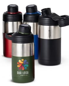 Garrafa térmica de 350ml em metal prateado, com tampa preta e design clean. O objeto contém líquido e reflete o ambiente ao seu redor, representando um equipamento tecnológico para armazenar bebidas quentes ou frias.