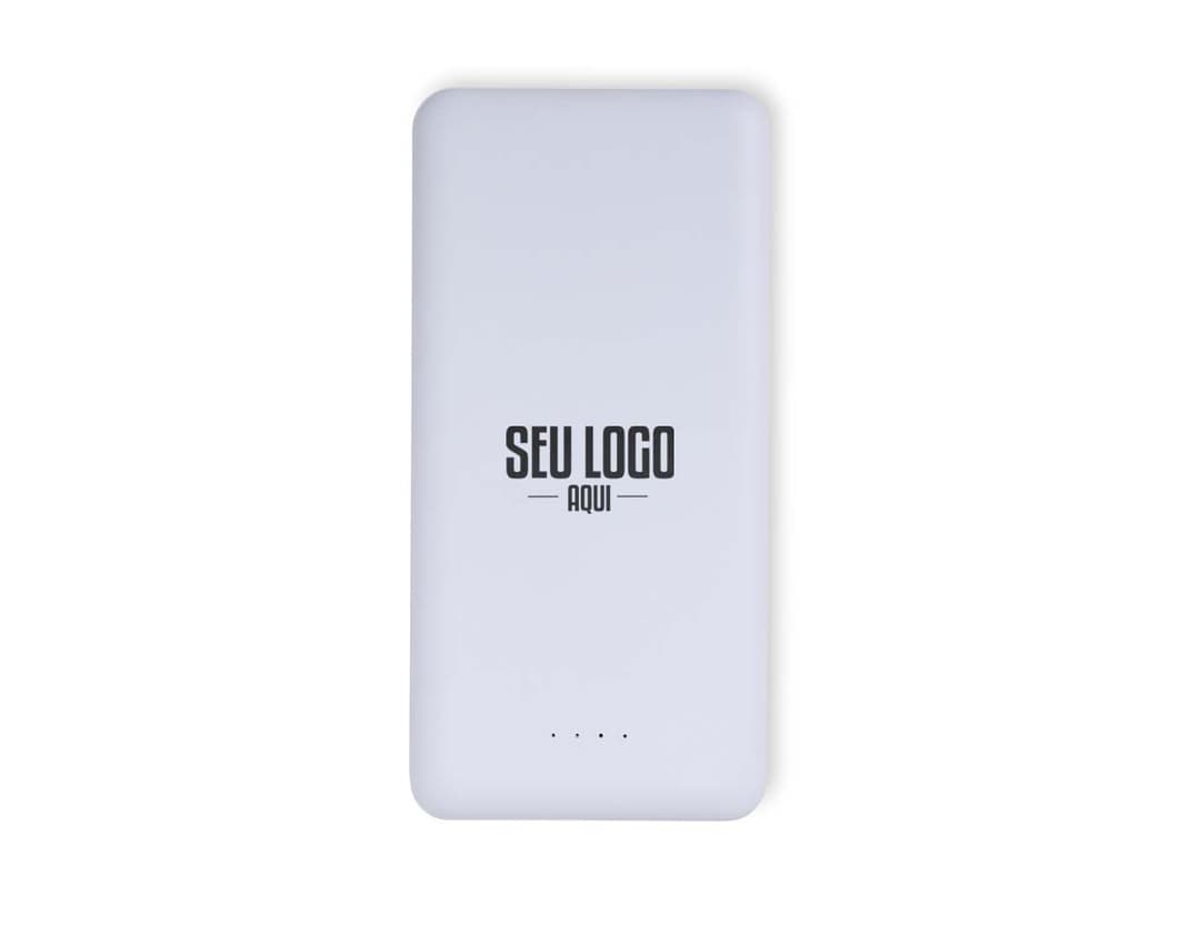 Power Bank 10.000mAh preto com indicador de bateria e duas portas USB para carregamento rápido.