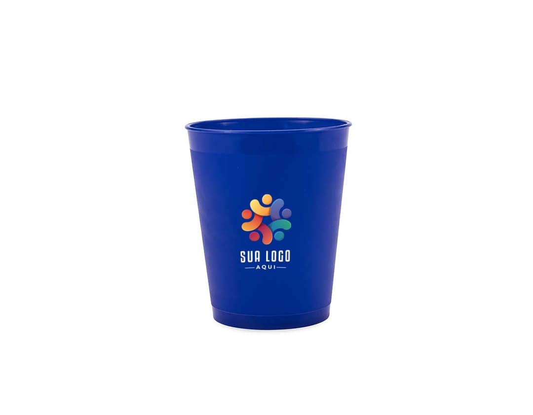 Copo Plástico 450ml transparente com design elegante e resistente.