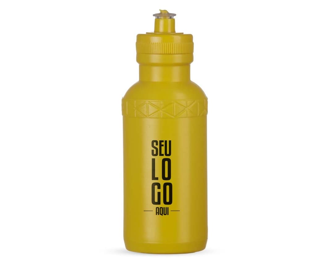 squeeze plástico 500ml em fundo branco.
