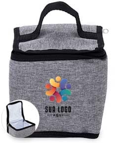 Bolsa térmica 4 litros na cor azul, com alça e zíper prata.