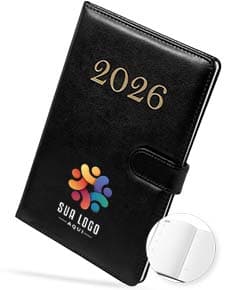 Agenda semanal para o ano de 2026, com capa de couro preto, folhas brancas e divisórias mensais.