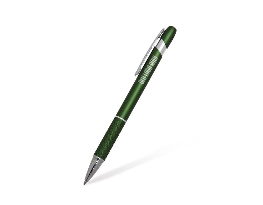 Caneta semimetal preta sobre um fundo branco, com detalhes em prata e clipe para prender no bolso.