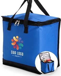 Bolsa Térmica 20 Litros em cor preta, com alça de ombro ajustável, fecho em zíper e bolso externo. Ideal para transporte de alimentos e bebidas.