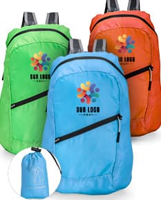 Mochila dobrável de poliéster com capacidade de 14 litros.