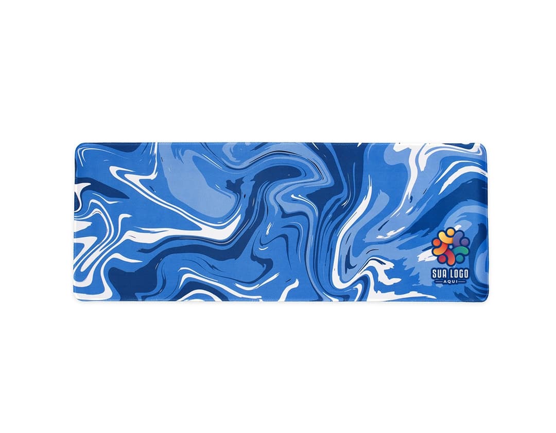 Desk pad de poliéster na cor preta, com design minimalista e textura suave.